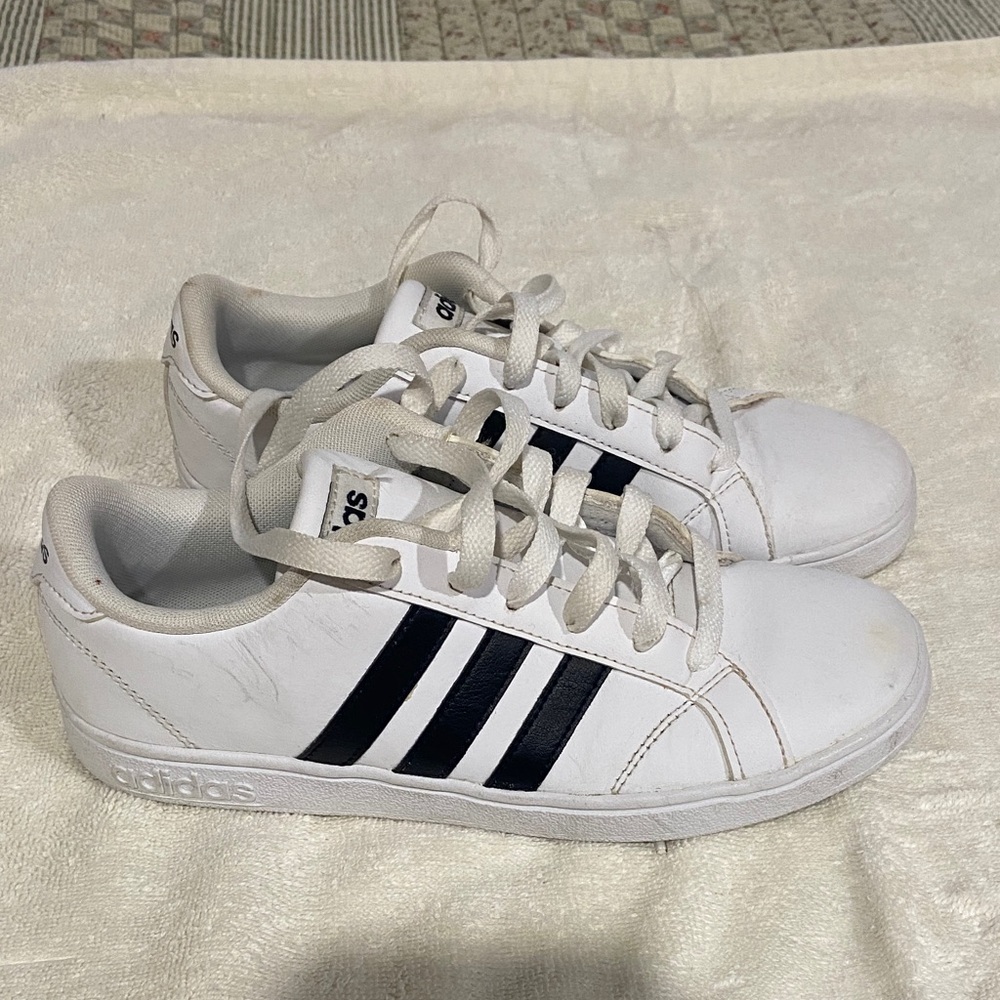 Adadis size 3.5 sneakers